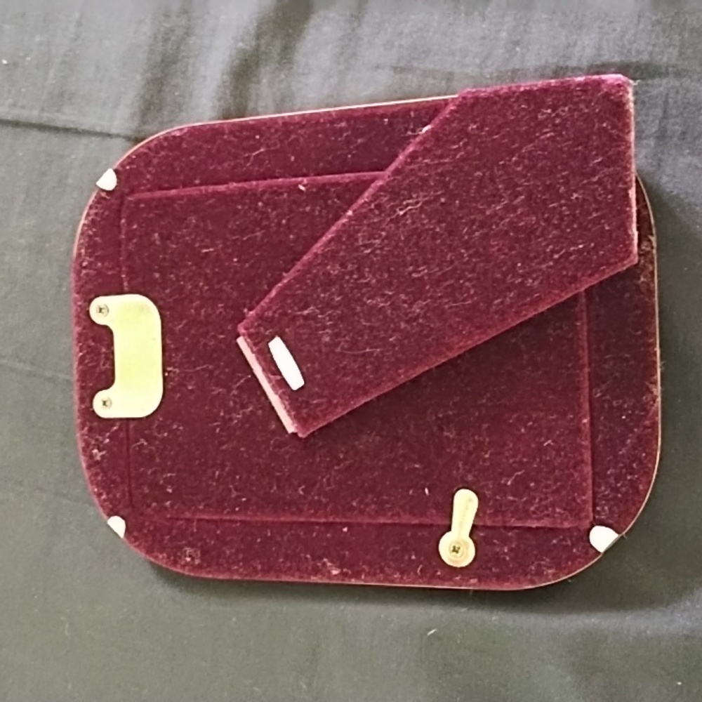 Solid Brass Photo Frame Size 3.5X5 Red Velvet Backing With Stand - Picture 3 of 3